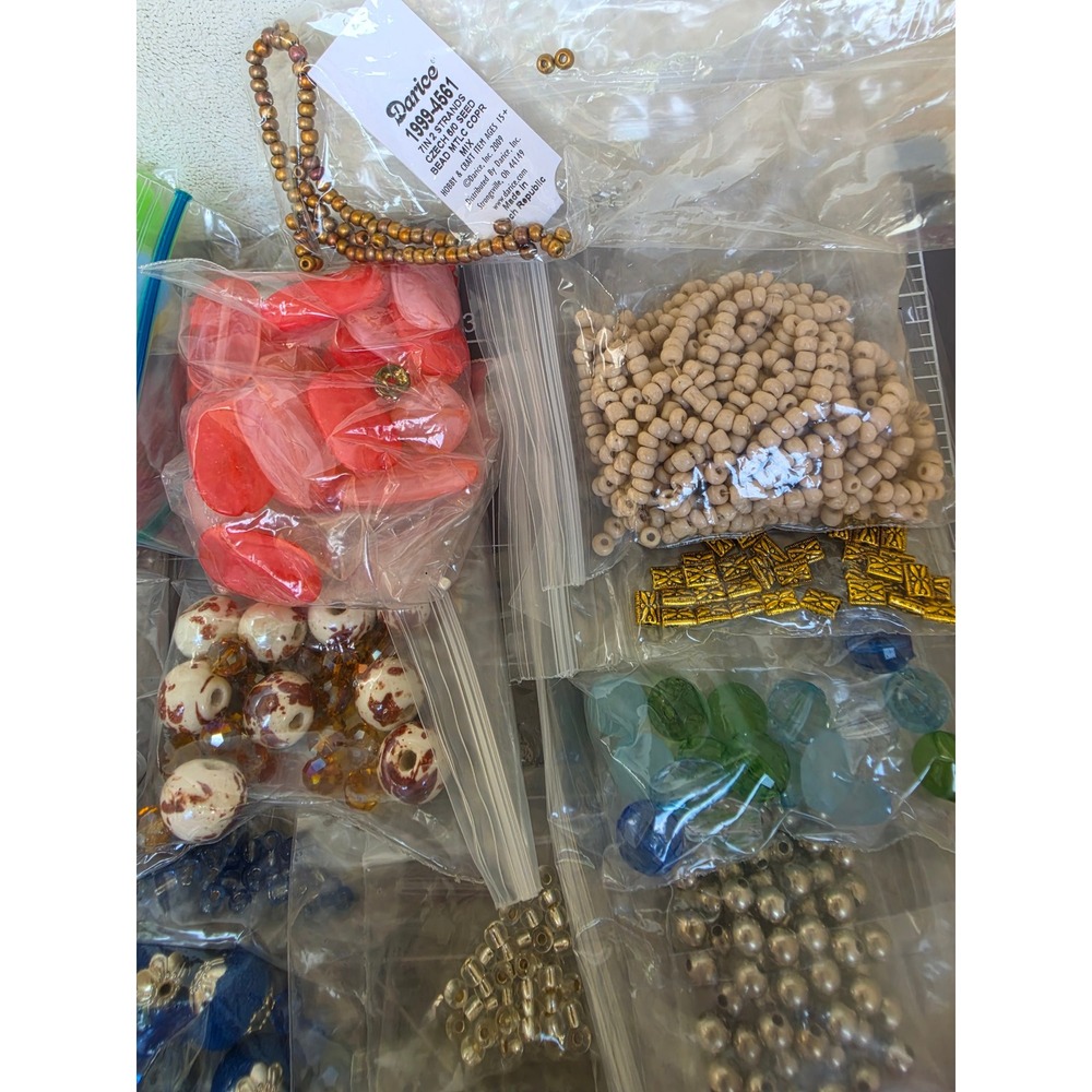 Jewelry Making Bead Lot Destash Seed Beads Glass Shell Findings Mixed Media 30pc - Picture 3 of 8